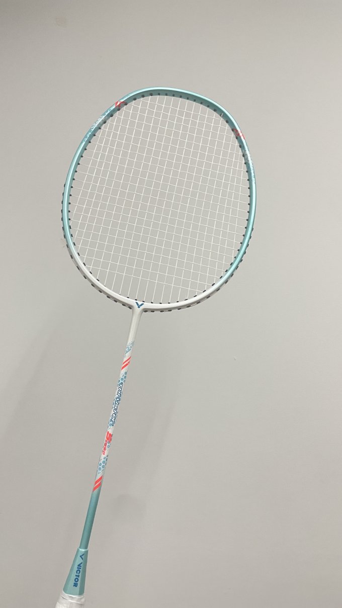 2022-11-22 17:07:45球拍很轻,很好打,颜值也很高,推荐推荐～victor