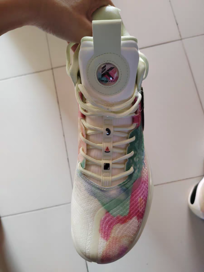 篮球鞋