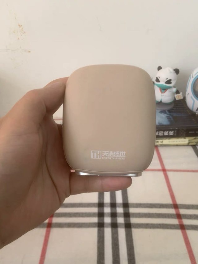 这么小巧的暖手宝加充电宝，谁能不爱！