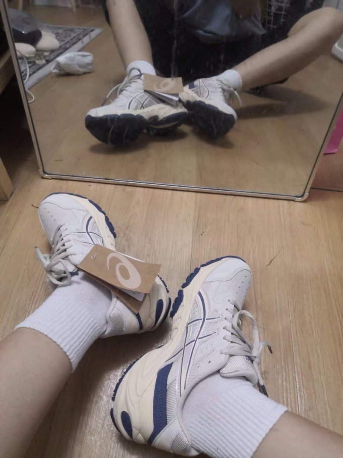 亚瑟士跑鞋