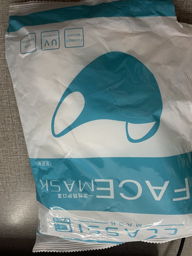巨显脸小的白色口罩来啦~