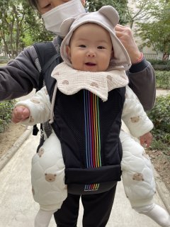 晒bebebus腰凳？不，其实是来晒人类幼崽的