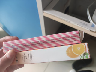 指缘油涂抹指甲边缘很润很好用