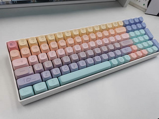 彩虹的机械键盘，也太漂亮了吧！