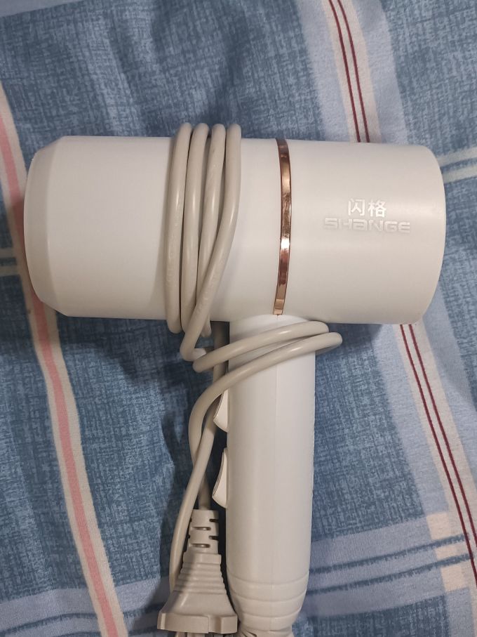 闪格电吹风