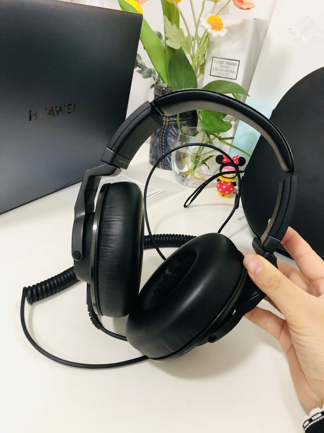 直男是不是戴头耳机很执着呢？