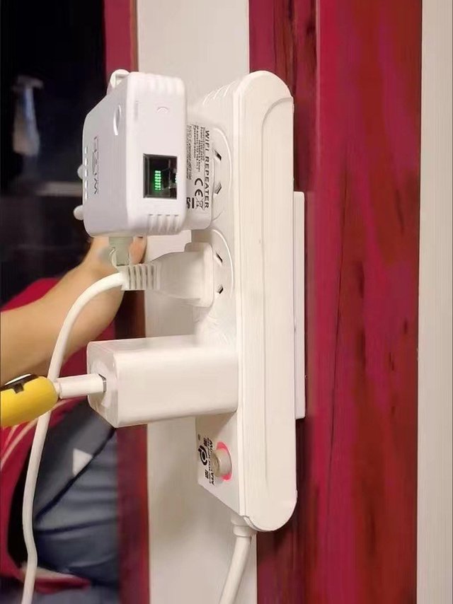 米良品（Kavar） 免打孔壁排插固定器