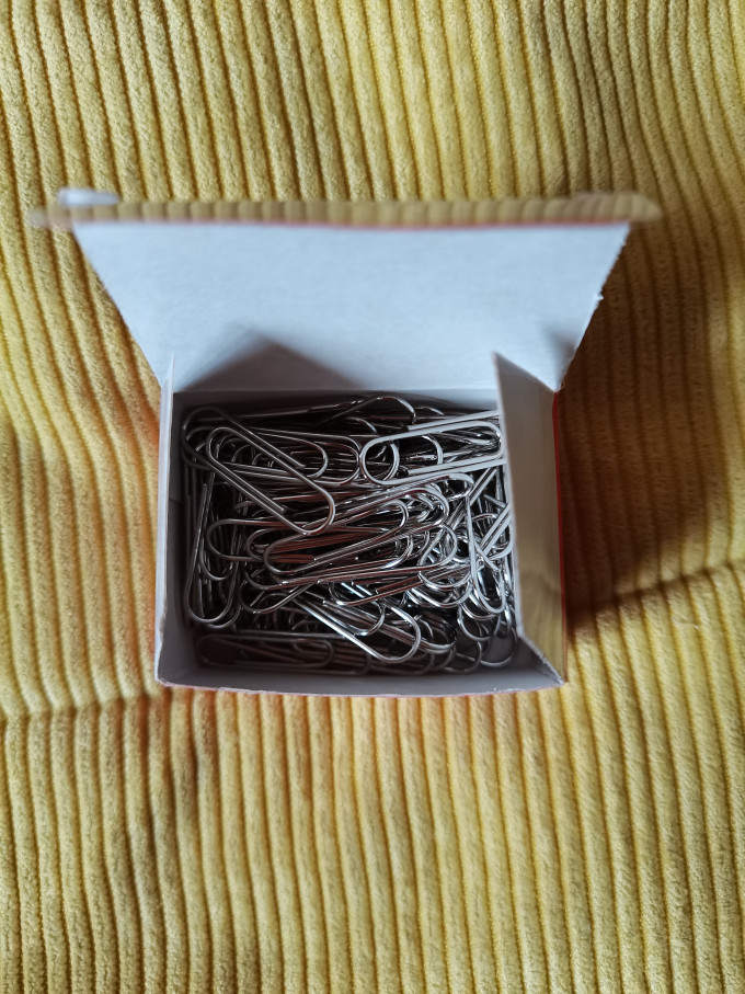 银色的回纹针很好用结实挺厚的夹的牢固