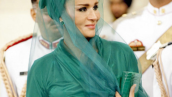 63岁卡塔尔第一富婆？戴两百万胸针拎爱马仕，这位王太后背后的故事才精彩！