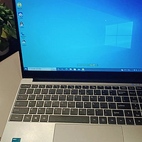 超薄的笔记本电脑
