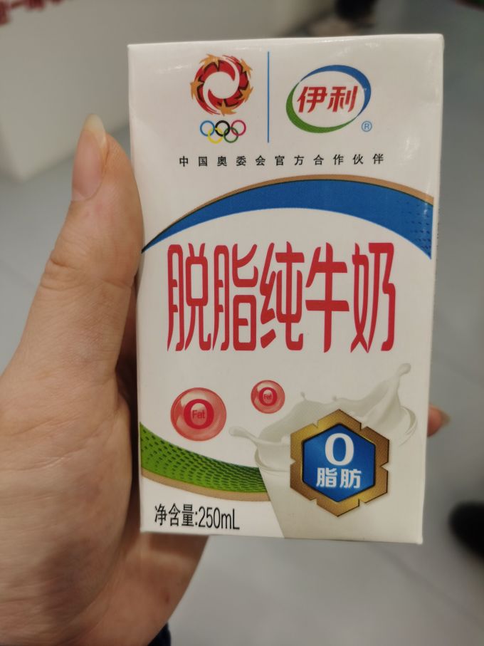伊利常温牛奶