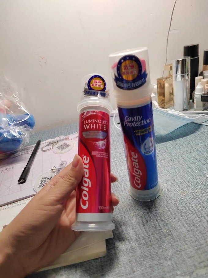 高露洁牙膏