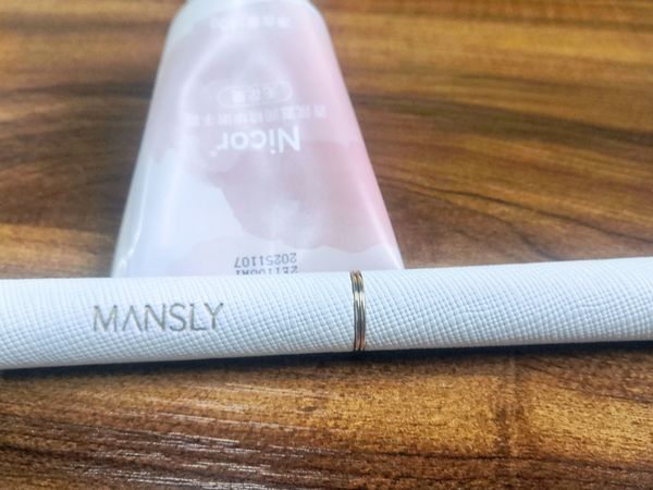 精致的外壳上档次唇膏