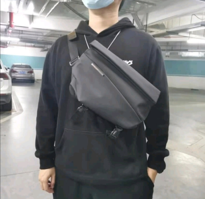 草原雕男士单肩斜挎包