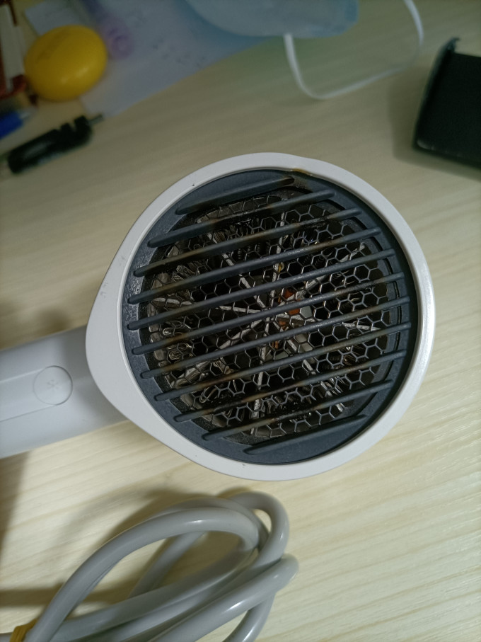 美的电吹风