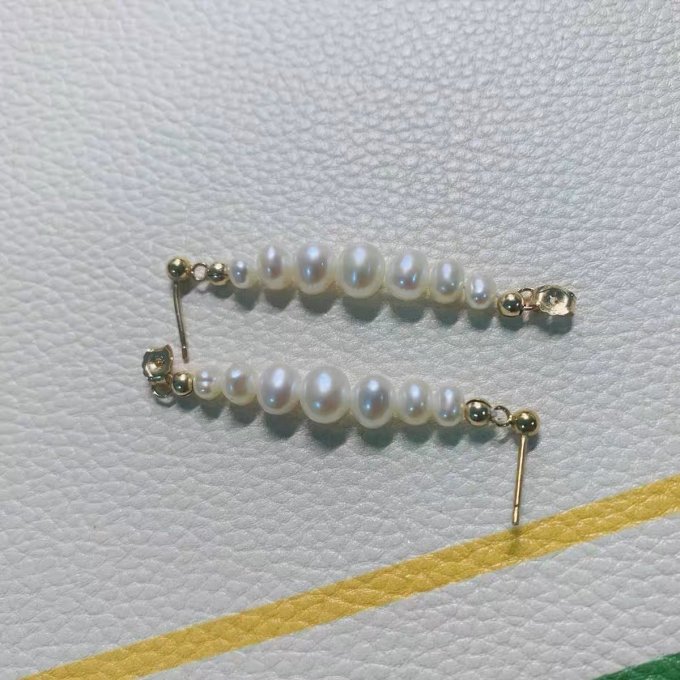 珍珠耳饰