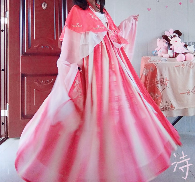 玫布琳汉服