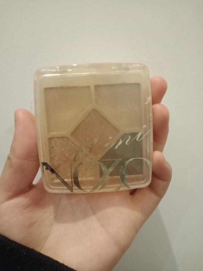 眼影