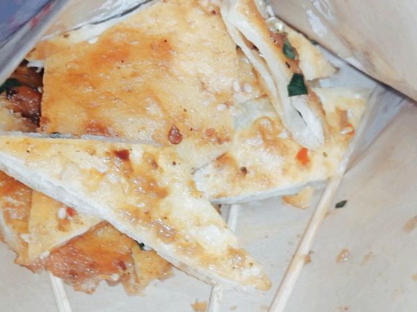 远远就闻到飘来一股酱香饼味～
