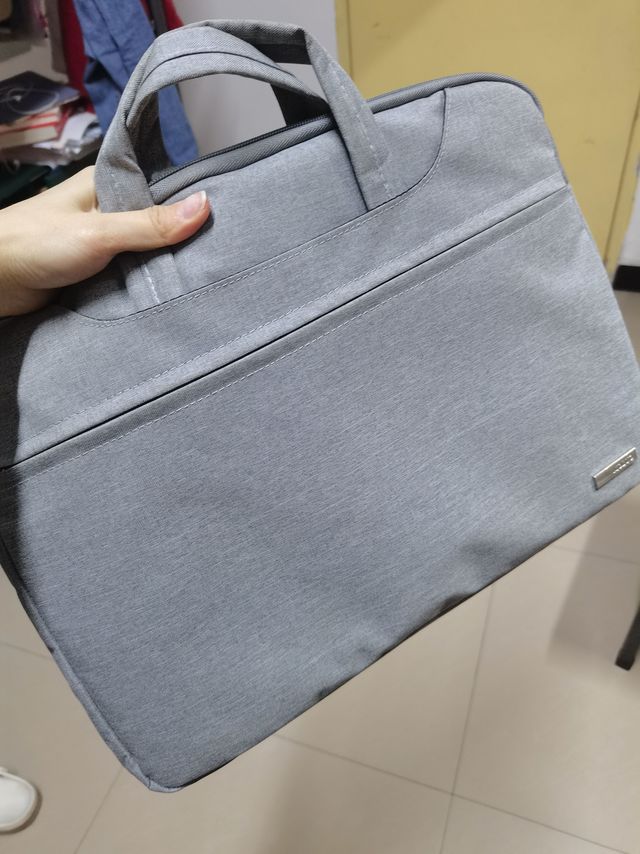 一款结实又简约的电脑包