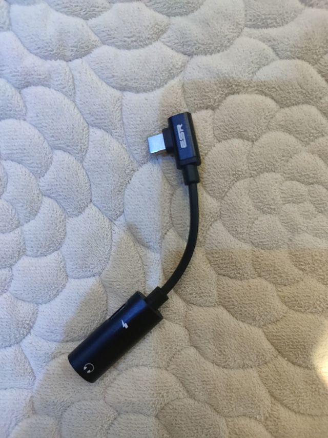 一边充电一边听歌，游戏玩家的好搭档