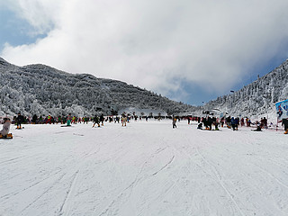 冬季当然要滑雪啦