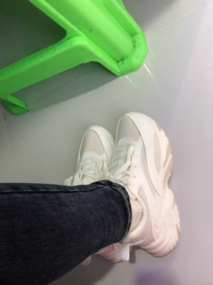 安踏休闲运动鞋