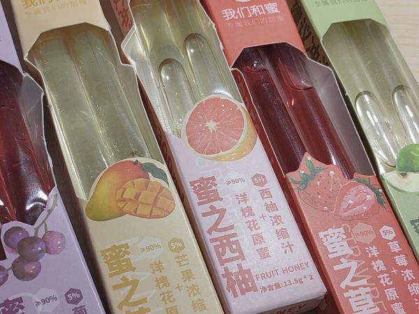 好喝的果浆还带吸管