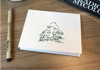 由微藻墨水绘制的感谢卡片，卡片也是由蘑菇菌丝制成，非常用心了，买不了台灯也可以用它来过过眼瘾