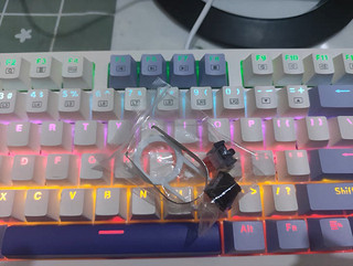 雷神K104机械键盘电竞游戏热插拔茶轴红轴全