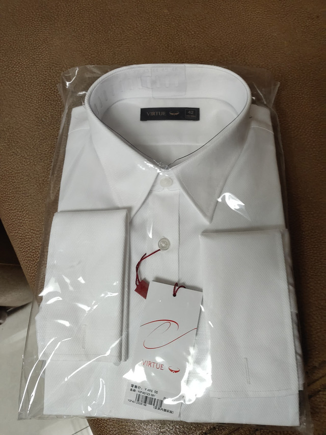 衣服质量很好客服反应也很快穿着挺舒服