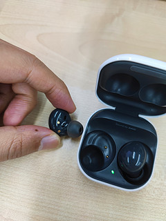 Galaxy buds2 主动降噪 小巧精致