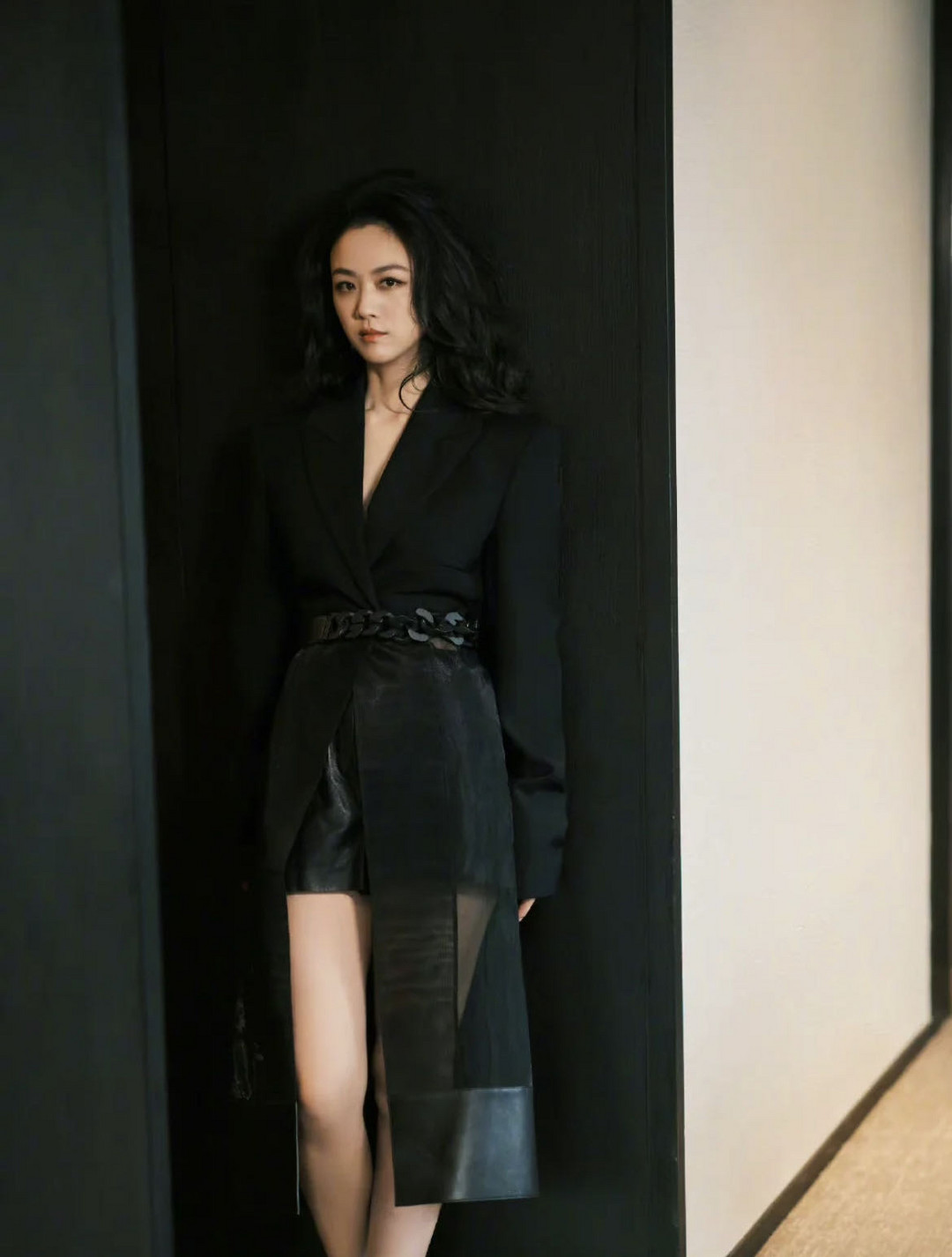 汤唯获青龙奖影后,网友:红毯造型吃藕!回看国内造型美成“白玉光”