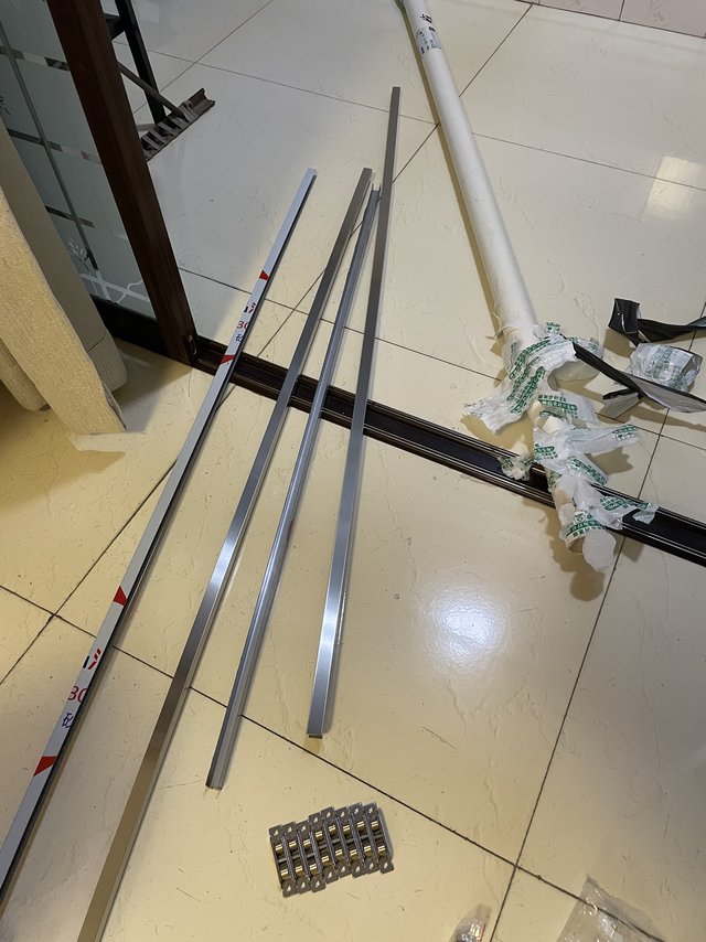 自力更生更换塑钢窗户轨道和滑轮