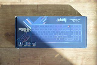 非常值得一试的双飞燕机械键盘：FS98潮玩大师