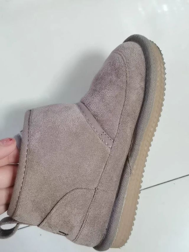 大风降温啦，小孩子的雪地靴穿起来!