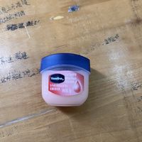 冬天来了，快准备一个凡士林润唇膏吧