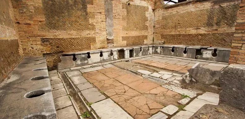 古罗马连排公厕