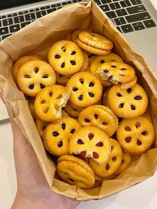 让人开心满满的果酱夹心饼干(σ≧∀≦)σ