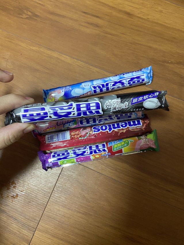 超好吃的曼妥思充气糖