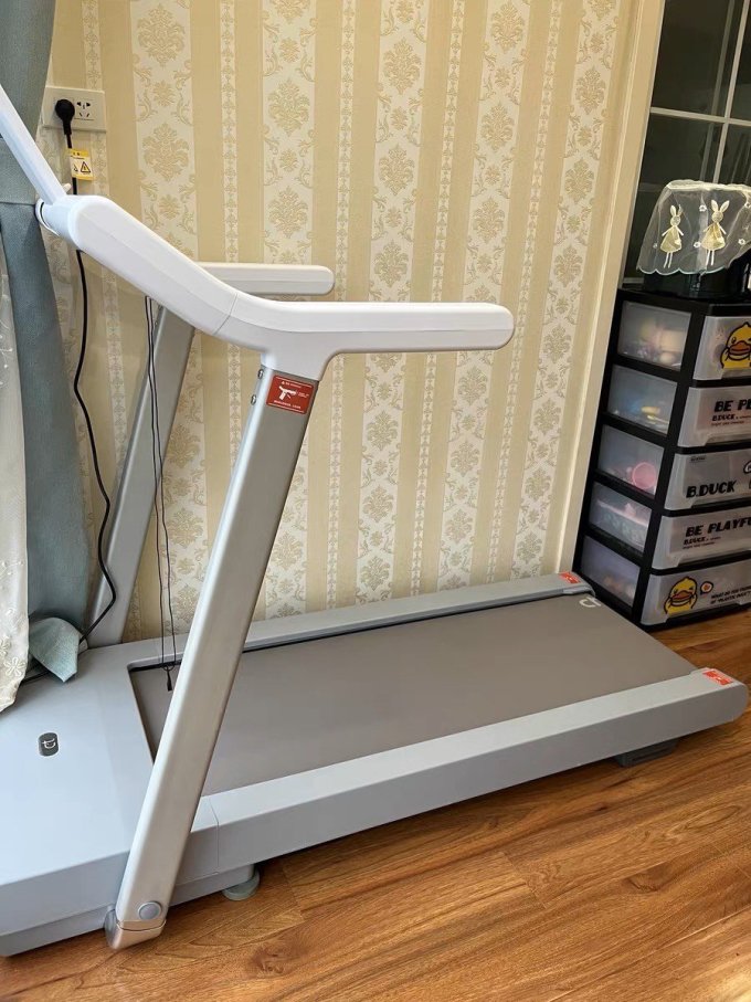 ‌赤兔品牌‌是一个源自中国的品牌，主要生产和销售各种运动健身器材和运动鞋类产品。赤兔品牌的产品线包括折叠跑步机、家用跑步机、机械跑步机、智能跑步机、商用跑步机、划船机、电动跑步机、划船器等健身器材，以及各种跑鞋和运动鞋。赤兔品牌以“踏实、拼搏、责任”为企业精神，坚持诚信、共赢、开创的经营理念，深受用户喜爱‌1。跑步机