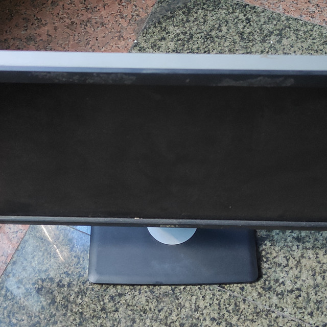 二手一百二十购入戴尔显示器U2312HMT看世界杯又多一个私人空间