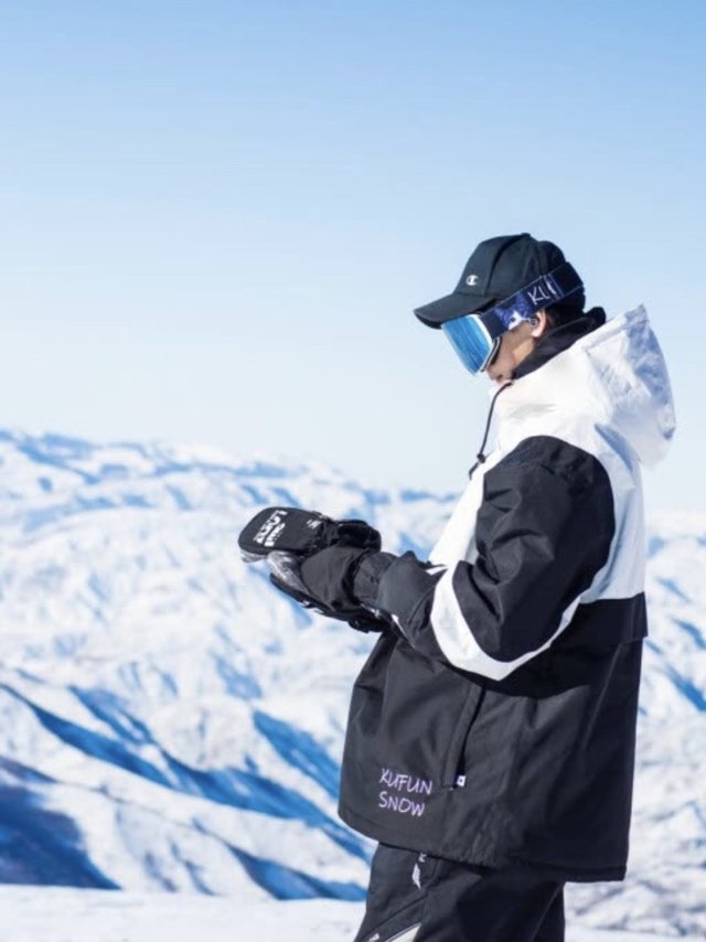 滑雪服真的酷酷