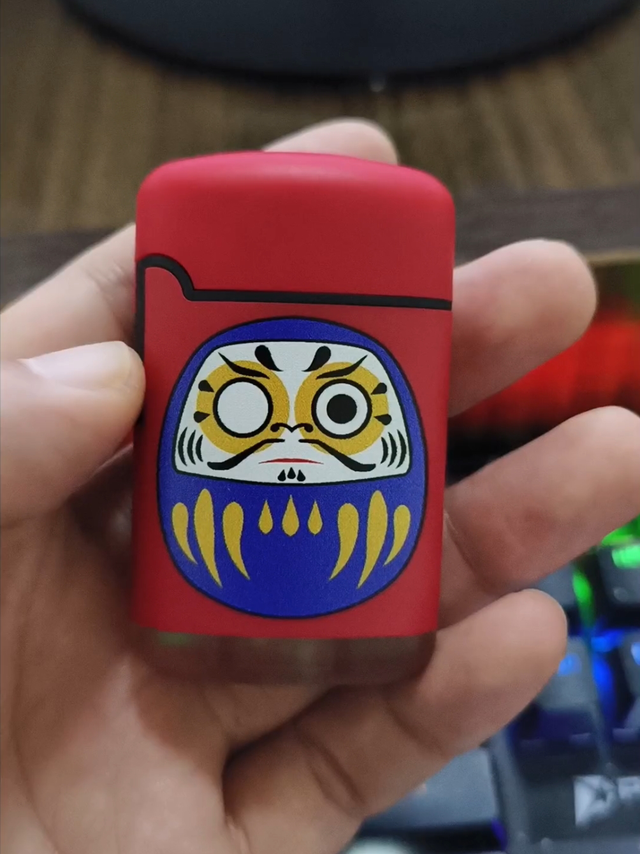 一D丝 斥巨资买了一个塑料打火机 