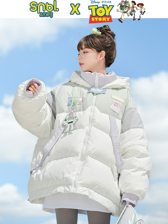 巴斯光年女士羽绒服