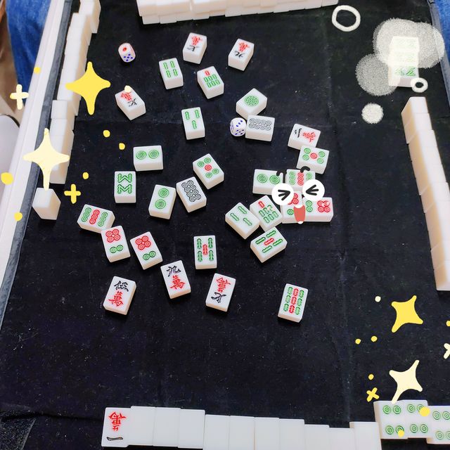 寝室打小麻将真的超级nice，氛围感满满～