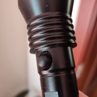 ​户外远射强手光——LED手电筒