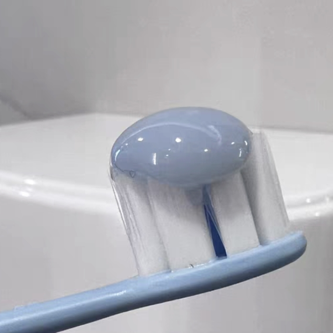 白惜牙膏