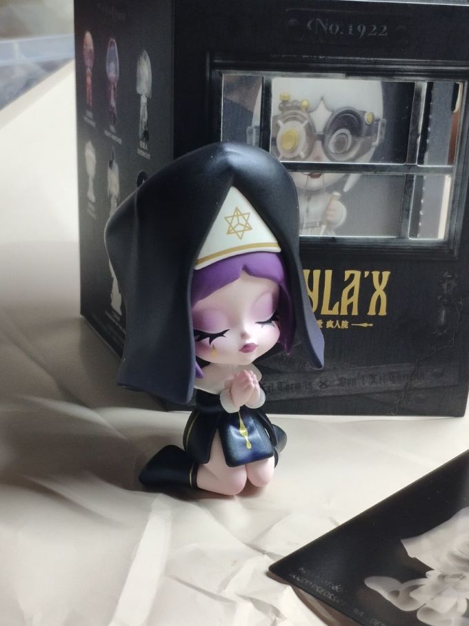 锦鲤拿趣潮流玩具