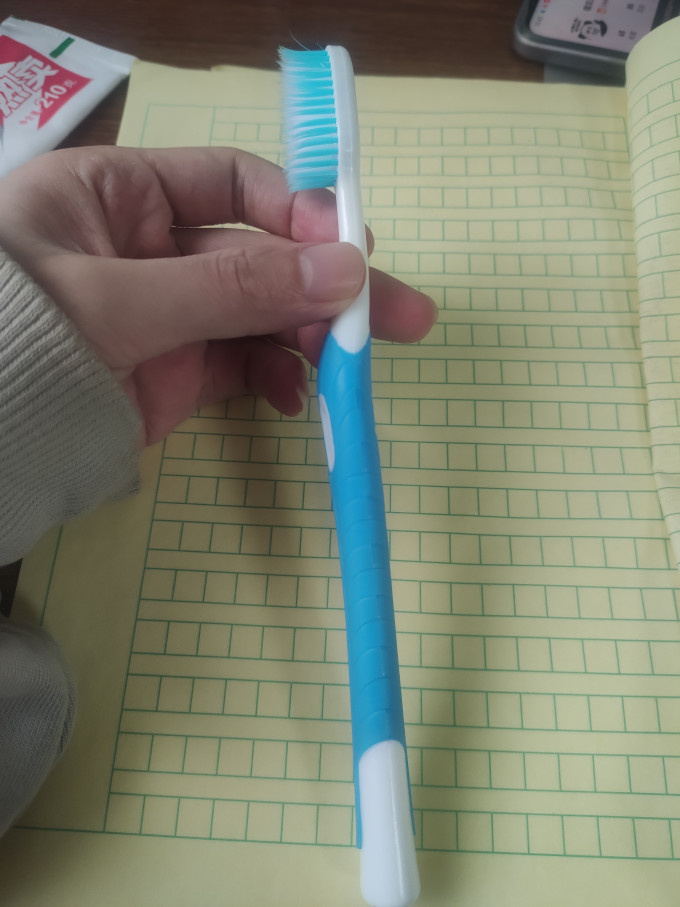 惠百施牙刷